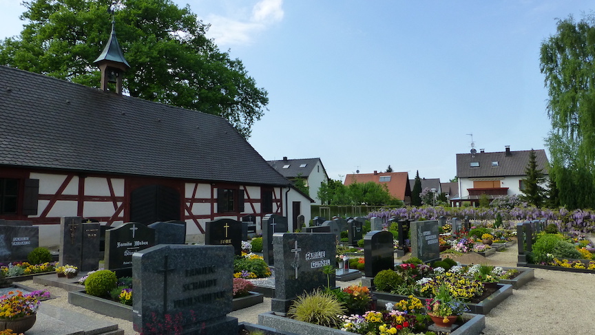 Friedhof mit Friedhofshalle