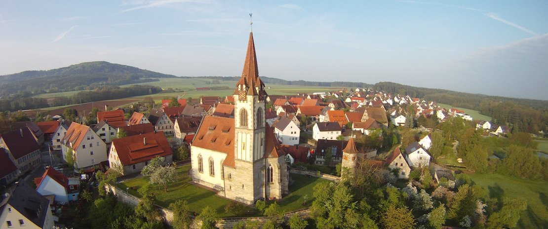 Jakobuskirche aus der Luft in Richtung Westen