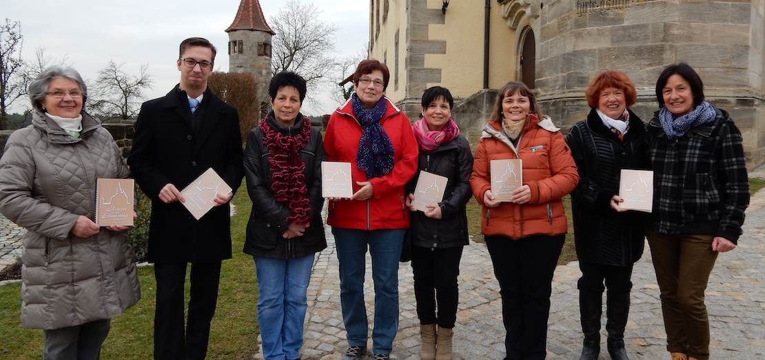 Gruppenfoto mit Mitarbeitenden der Nachbarschaftshilfe